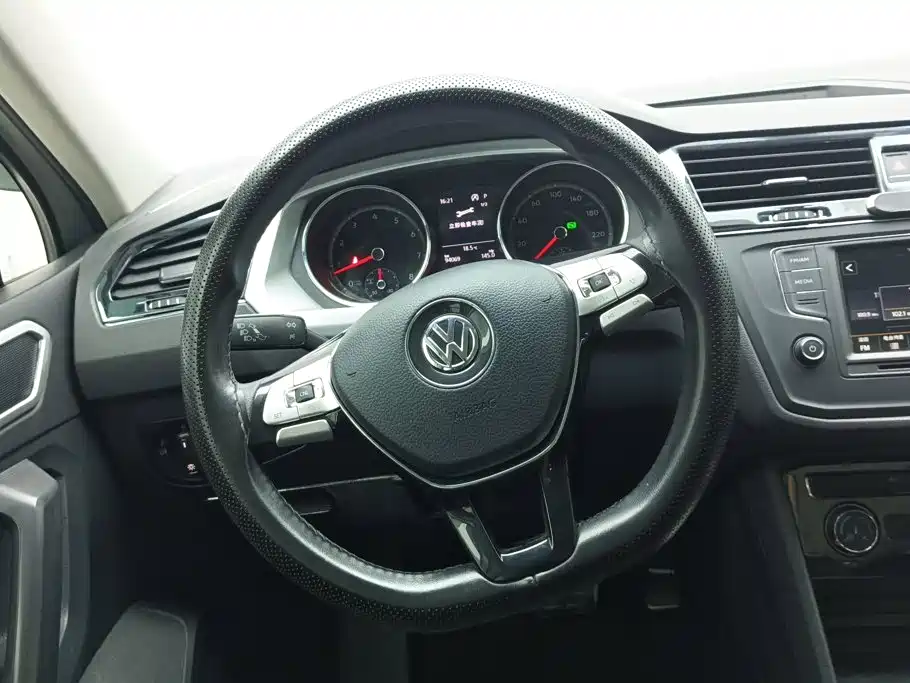 Volkswagen Tiguan L — миниатюра 15
