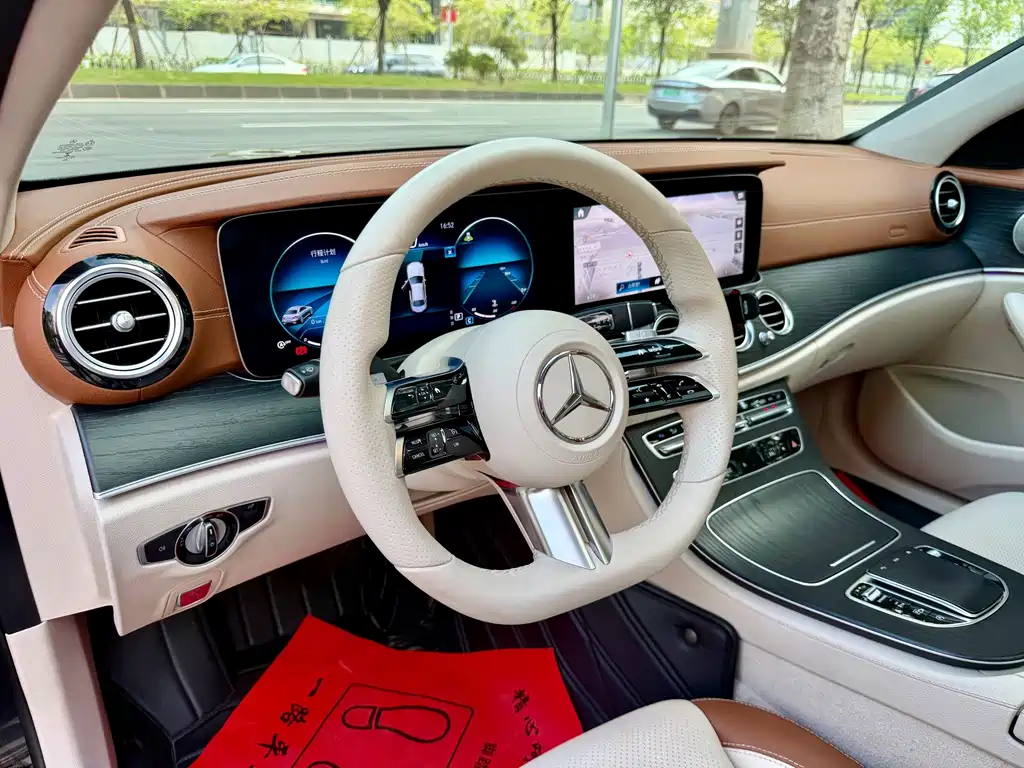 Mercedes-Benz E-Class — миниатюра 8