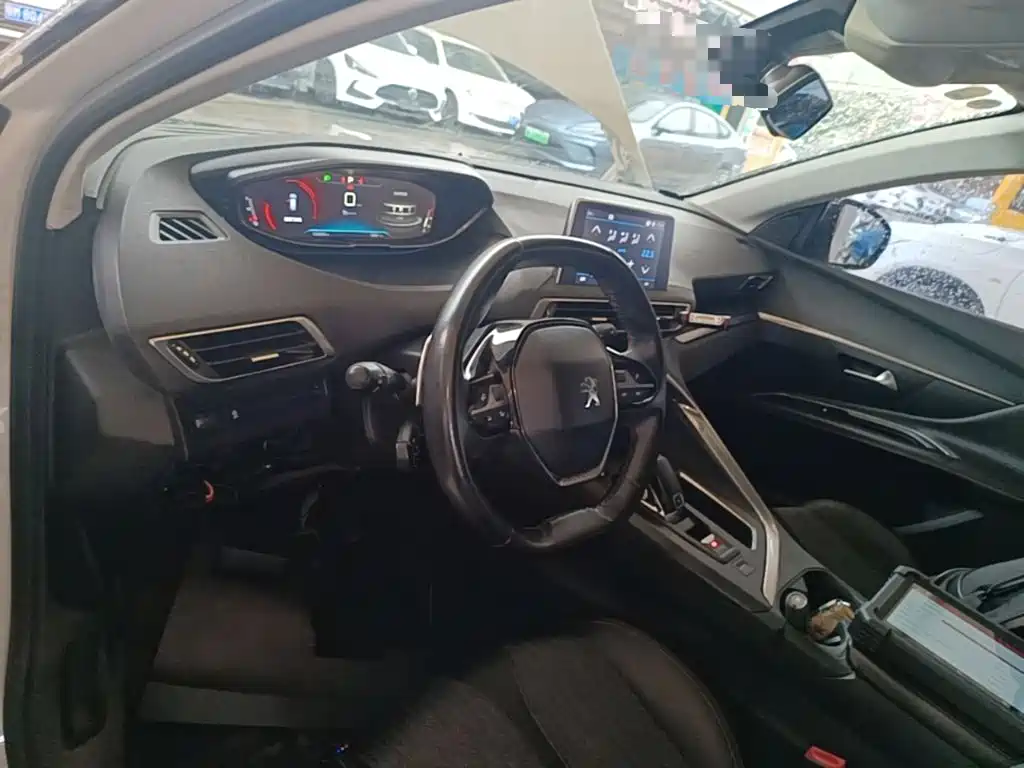 Peugeot 4008 — миниатюра 10