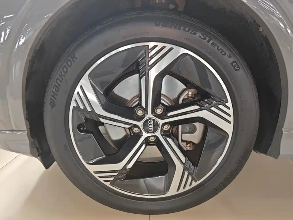 Audi Q4 e-tron — миниатюра 23