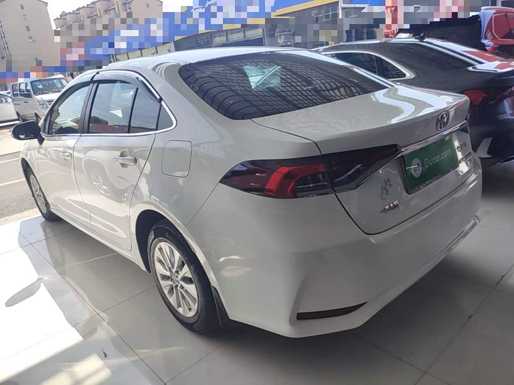 Toyota Corolla 1.2 л 2021 г. Белый, пробег 40500 км