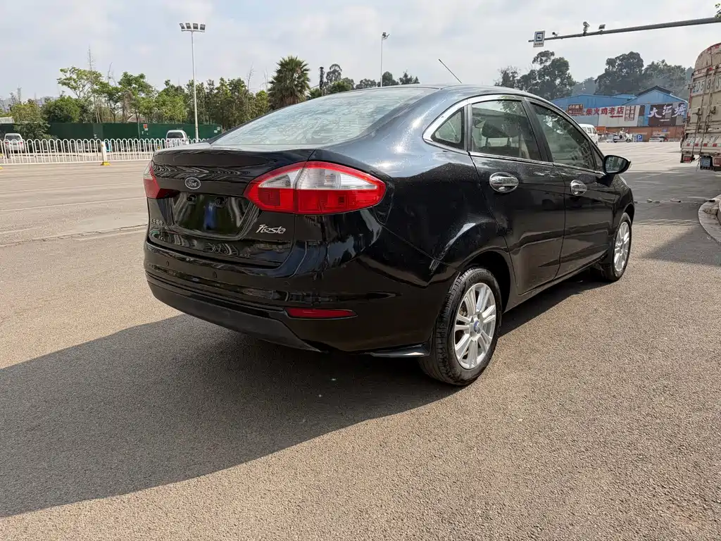 Ford Fiesta — миниатюра 4