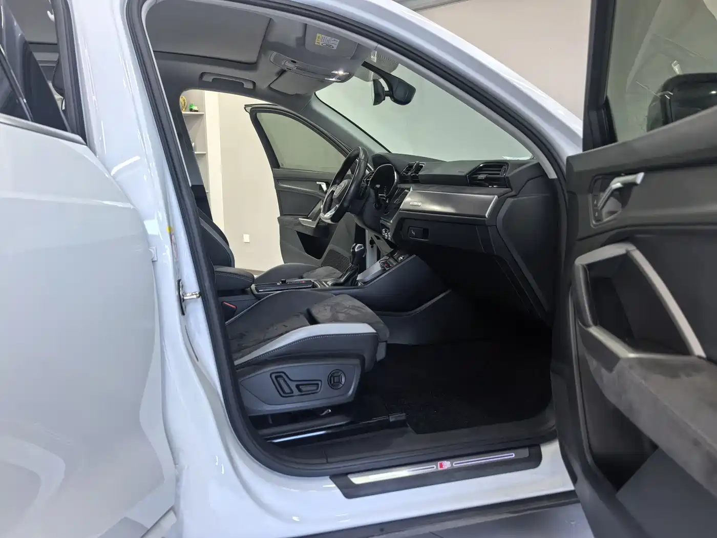 Audi Q3 2022 Белый из Китая, фото 3