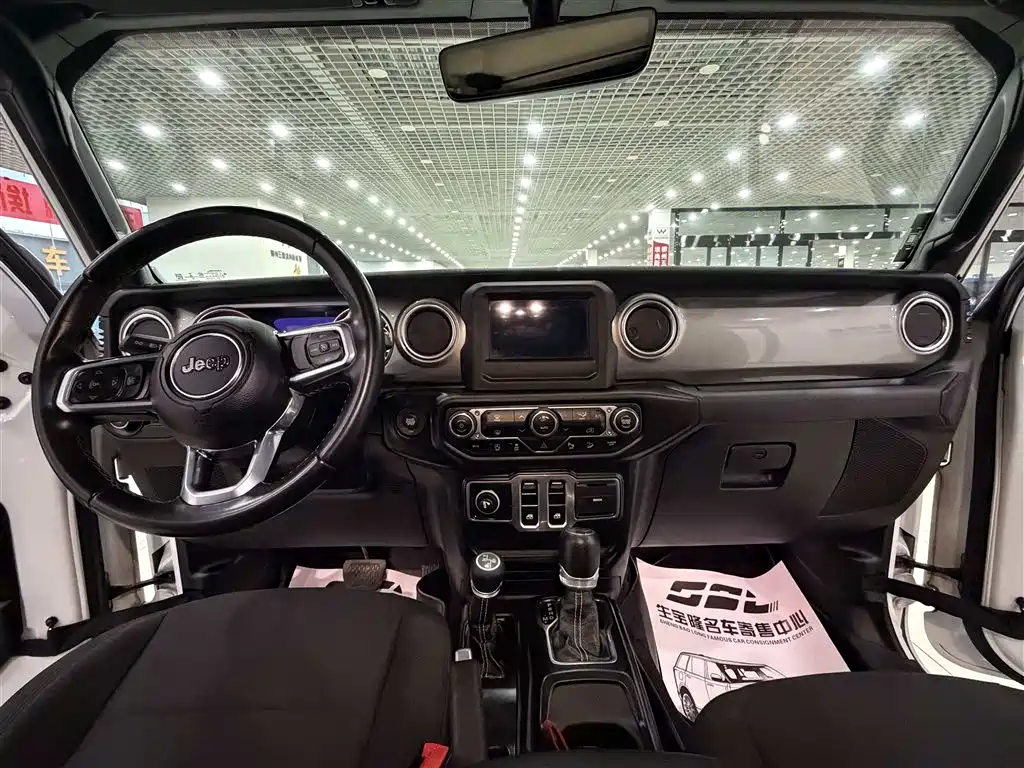 Jeep Wrangler — миниатюра 8