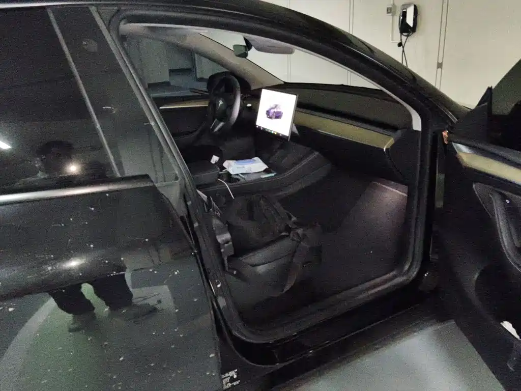 Tesla Model Y — миниатюра 18