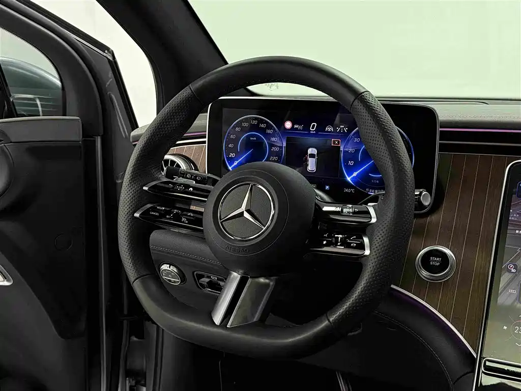 Mercedes-Benz EQE SUV — миниатюра 7