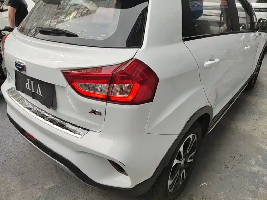 Geely Vision X3 — миниатюра 8