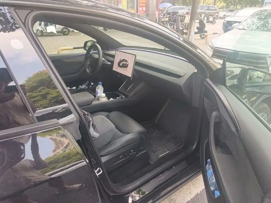Tesla Model Y L — миниатюра 19
