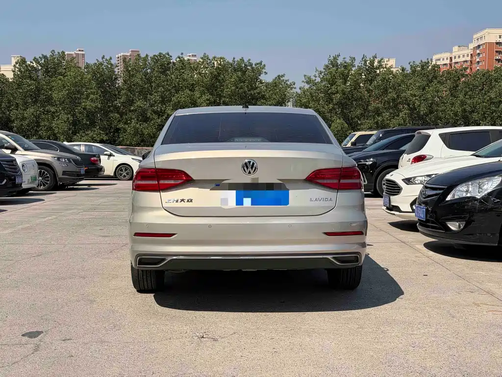 Volkswagen Lavida — миниатюра 5