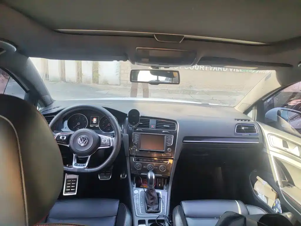 Volkswagen Golf GTI — миниатюра 14