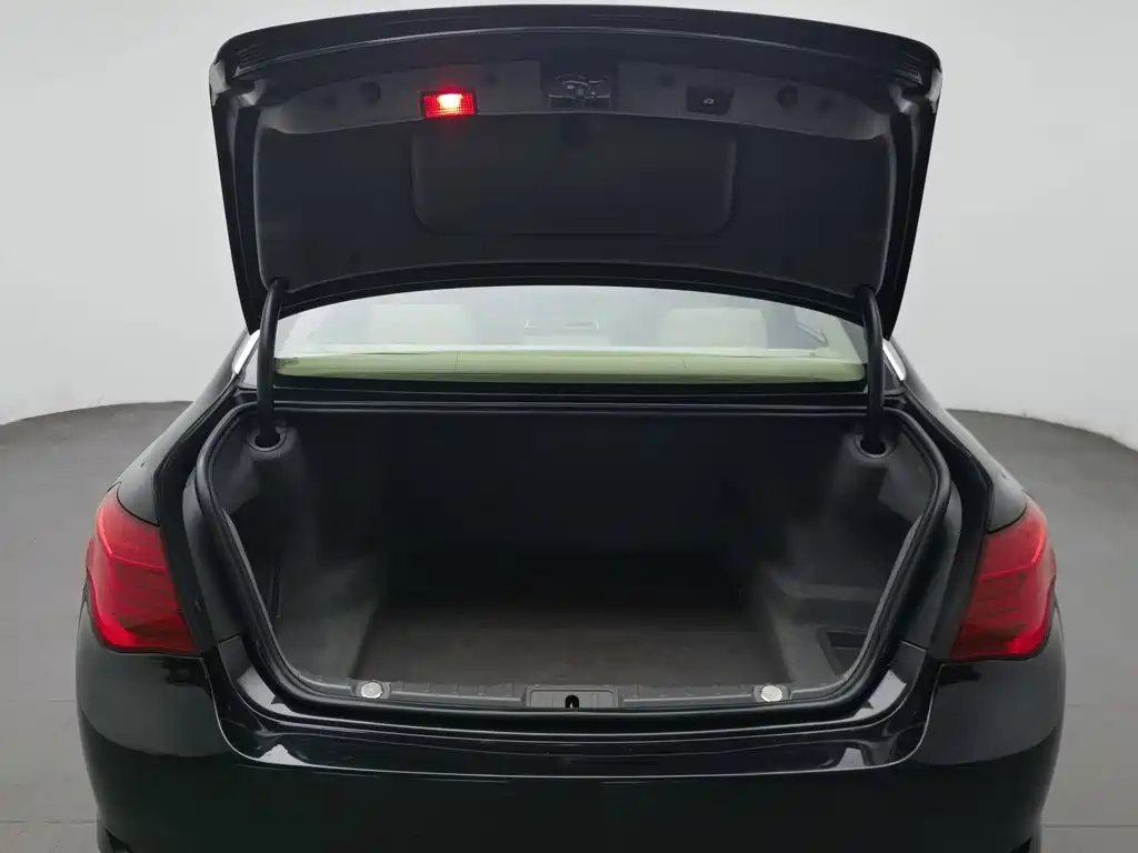 BMW 7 Series — миниатюра 16
