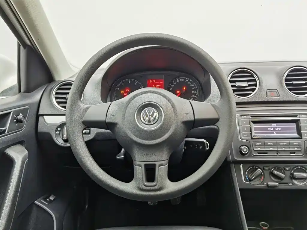 Volkswagen Jetta — миниатюра 11