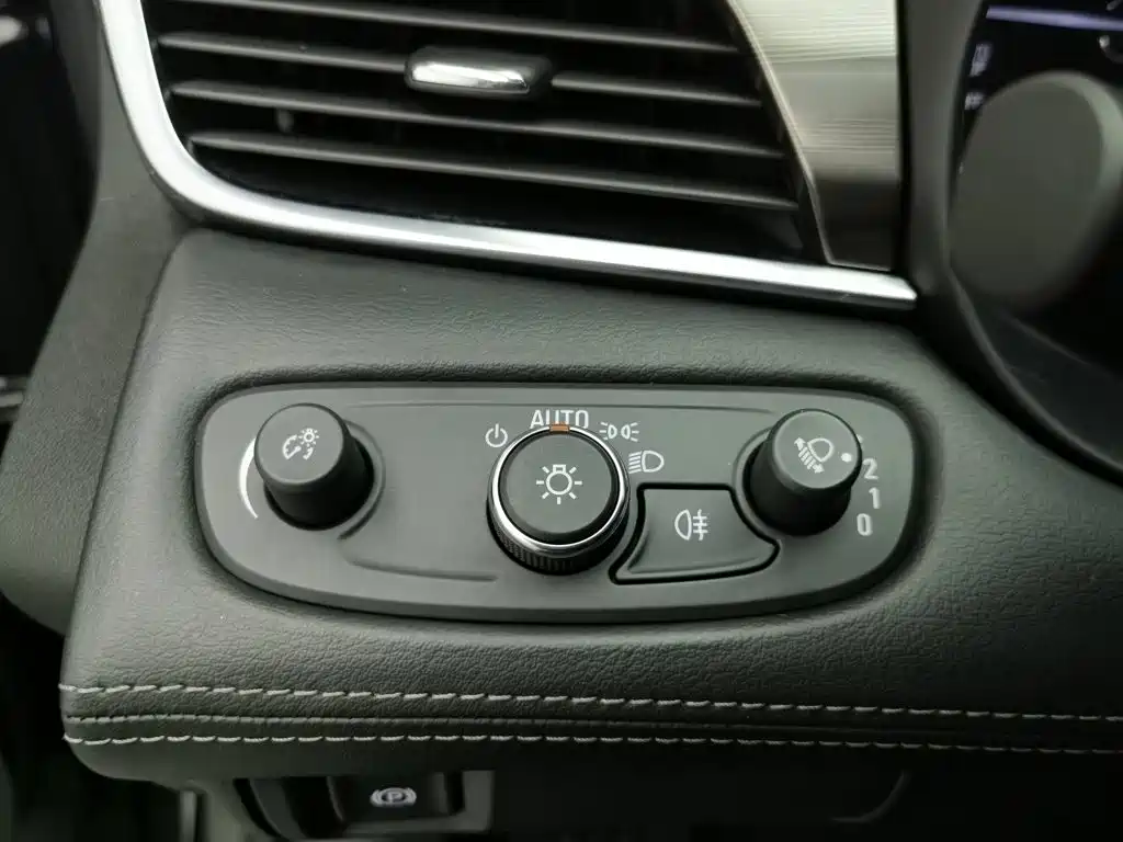 Buick LaCrosse — миниатюра 21