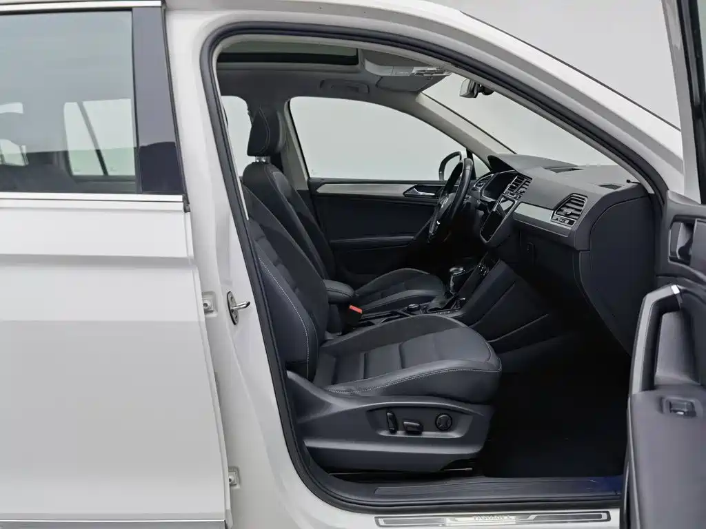 Volkswagen Tiguan L — миниатюра 23