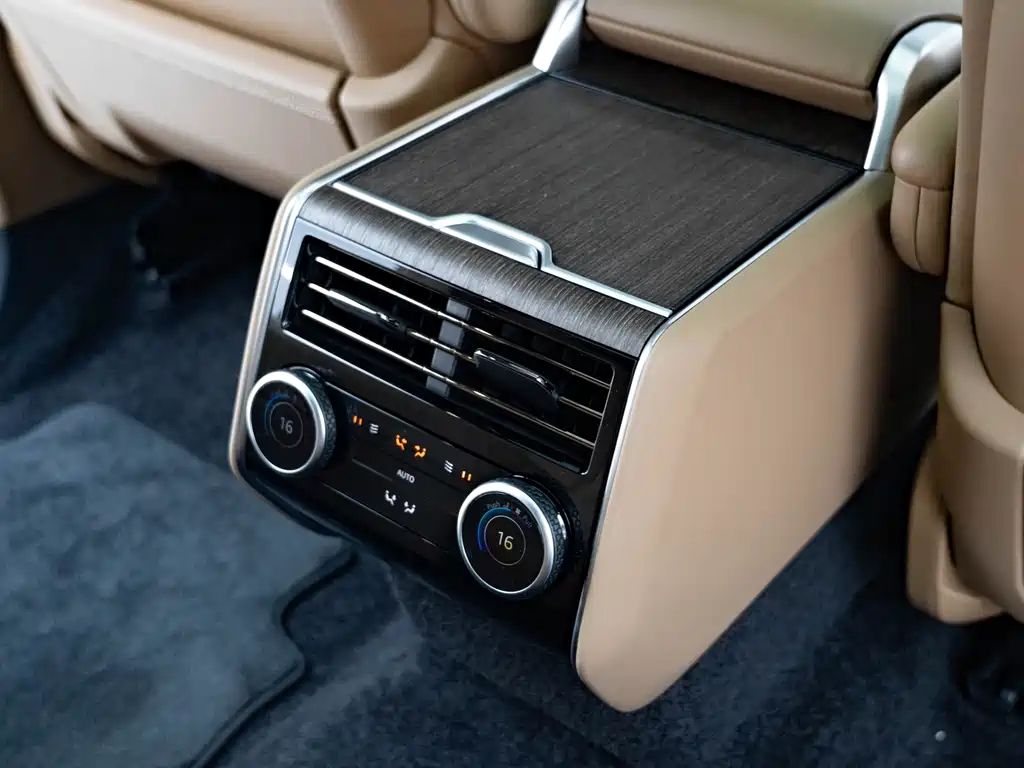 Land Rover Range Rover — миниатюра 16