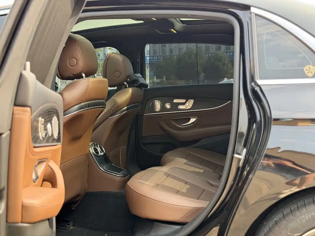 Mercedes-Benz E-Class — миниатюра 6