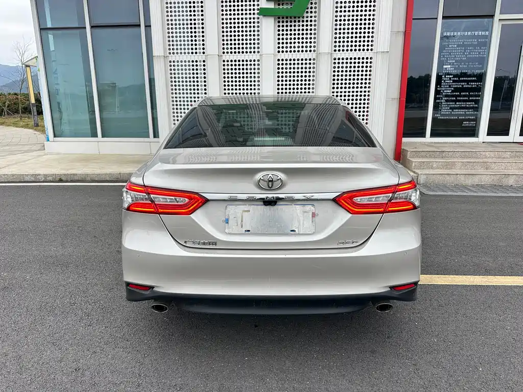 TOYOTA CAMRY