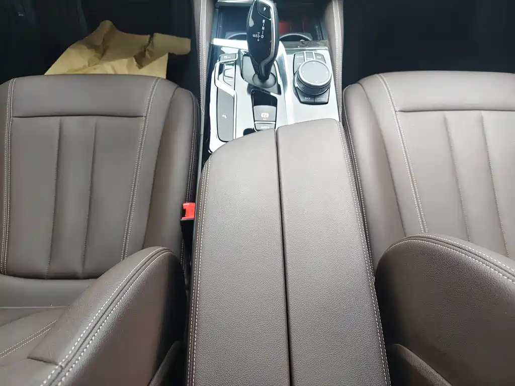 BMW 5 Series — миниатюра 5