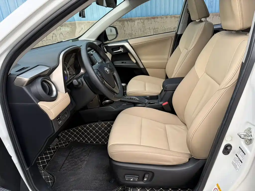 Toyota RAV4 — миниатюра 8