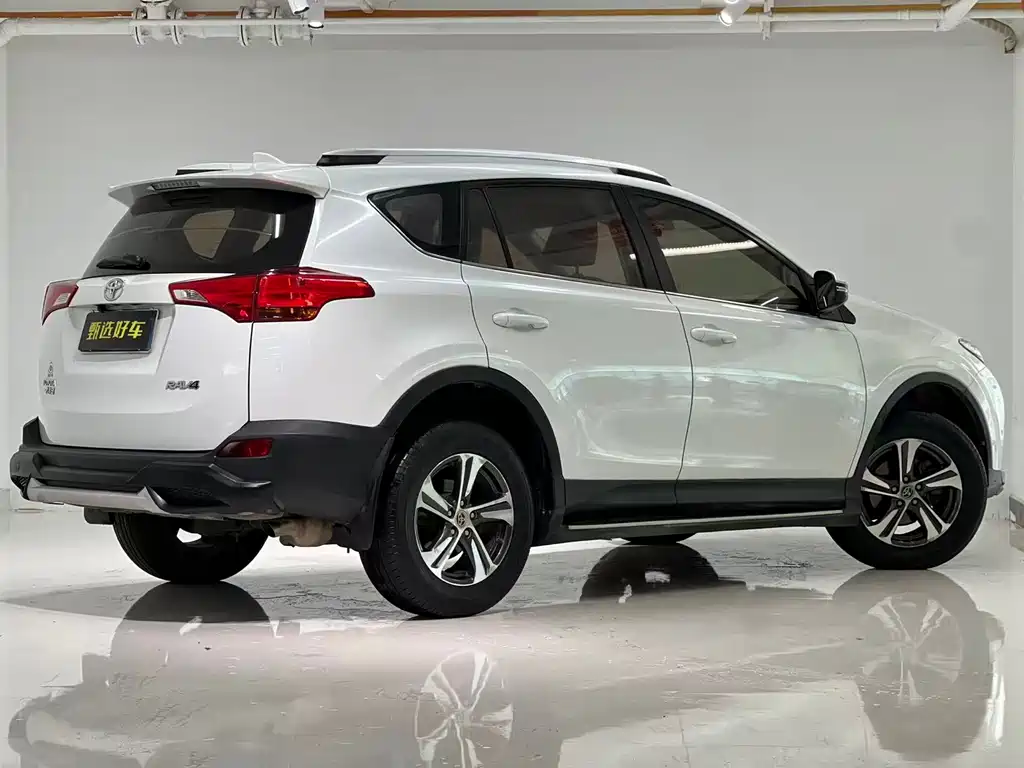 Toyota RAV4 — миниатюра 8