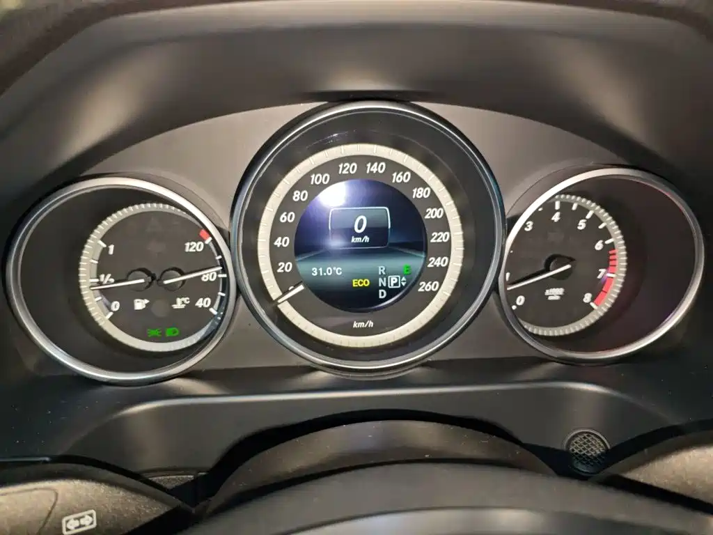 Mercedes-Benz E-Class — миниатюра 12