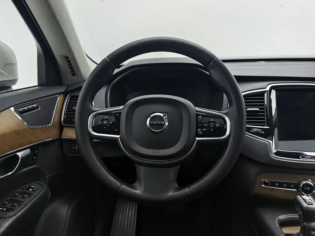 Volvo XC90 — миниатюра 11