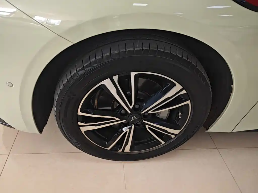 Hongqi Hongqi EH7 — миниатюра 23