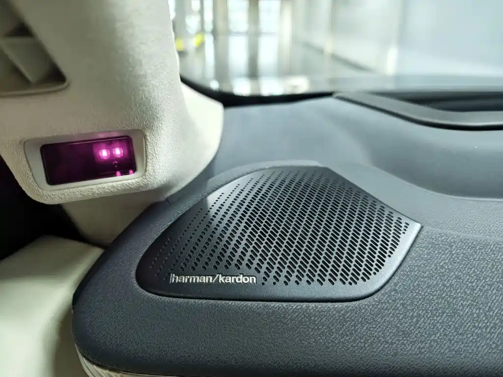 Lynk & Co 900 — миниатюра 11
