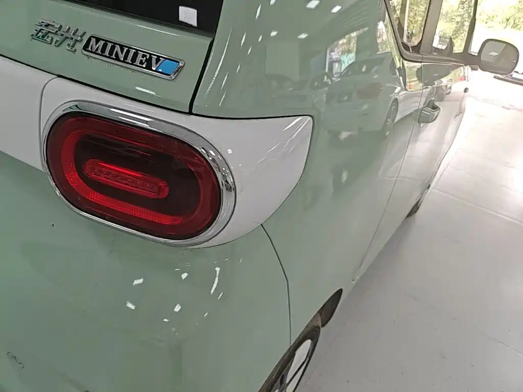 Wuling MINIEV — миниатюра 8