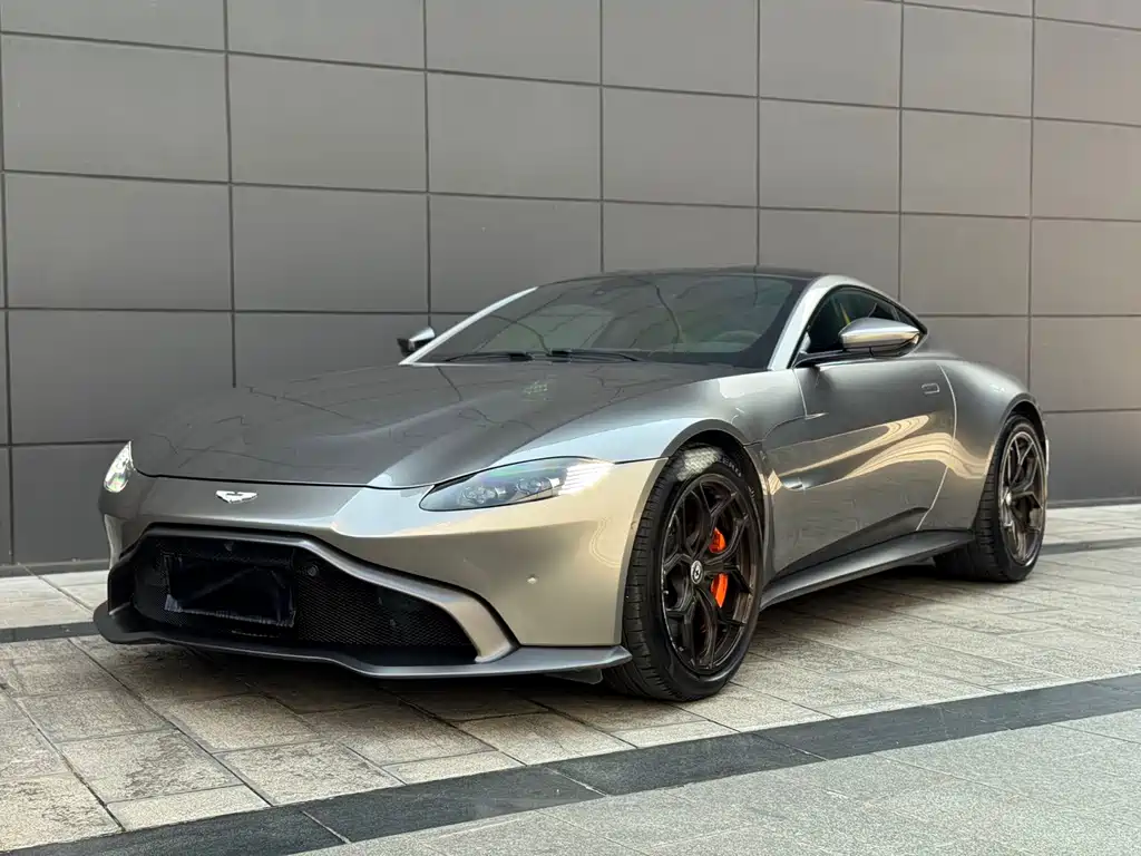 ASTON MARTIN V8 VANTAGE