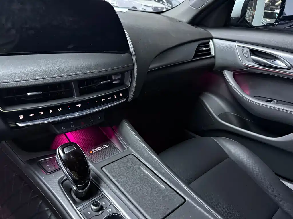 Cadillac CT5 — миниатюра 6