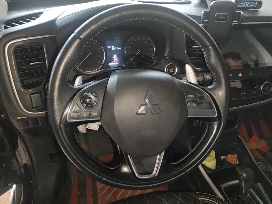 Mitsubishi Outlander — миниатюра 15