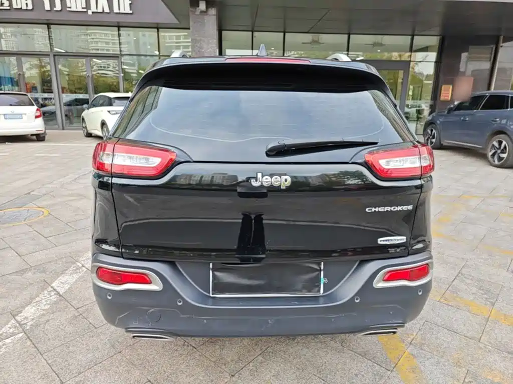 Jeep Cherokee — миниатюра 6