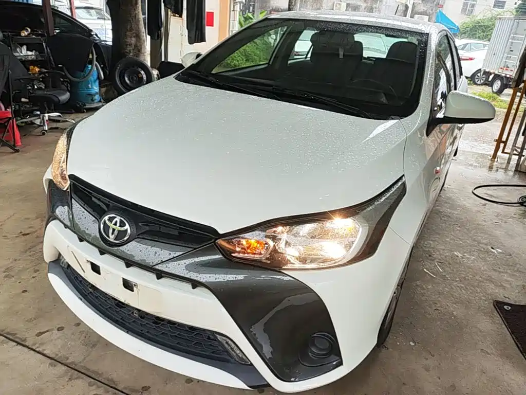 Toyota Yaris L — миниатюра 2