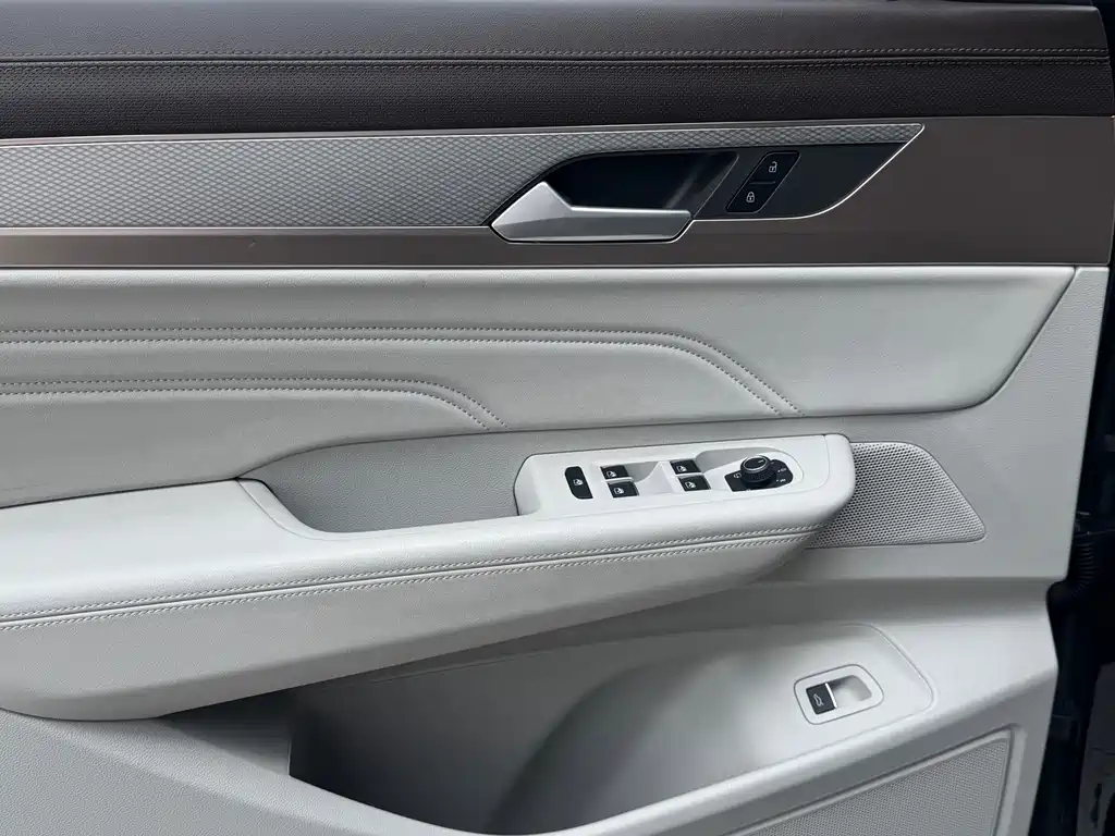 Volkswagen Tavendor 2023 380TSI R-Line