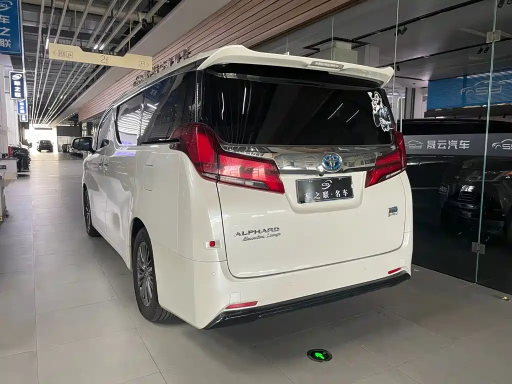 Toyota Alphard — миниатюра 4