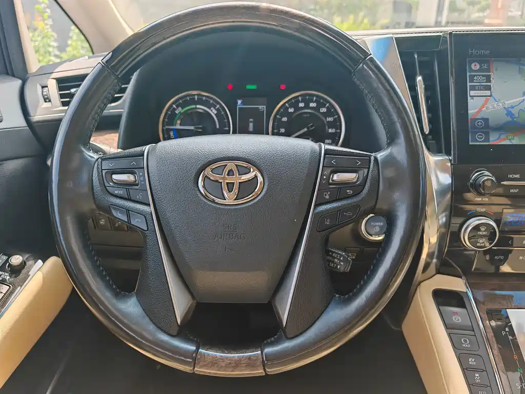 Toyota Alphard — миниатюра 5