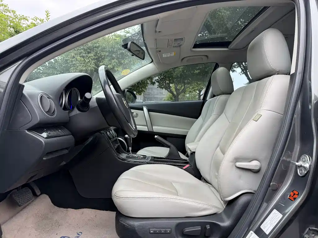 Mazda Ruiyi 2011 2.0L AT Elite