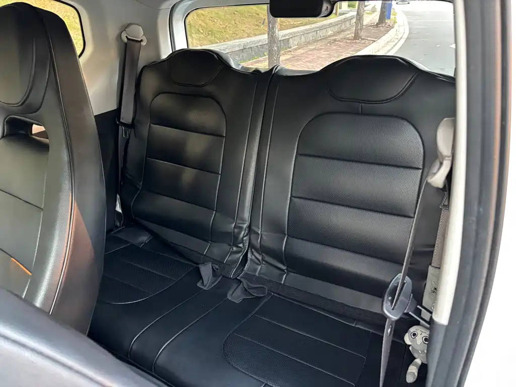 Wuling MINIEV — миниатюра 8