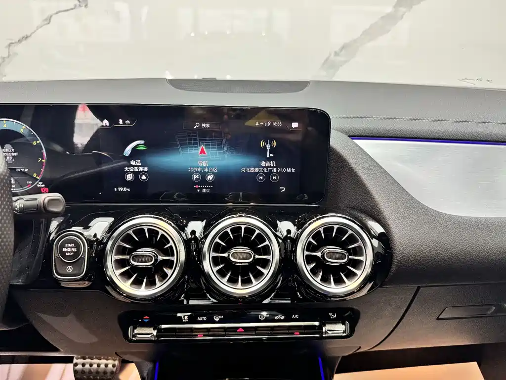 Mercedes-Benz GLA AMG — миниатюра 11