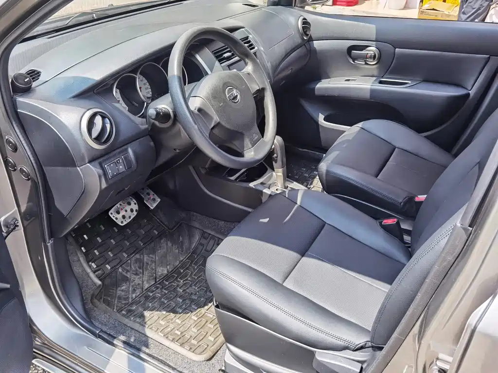 Nissan Livina — миниатюра 8