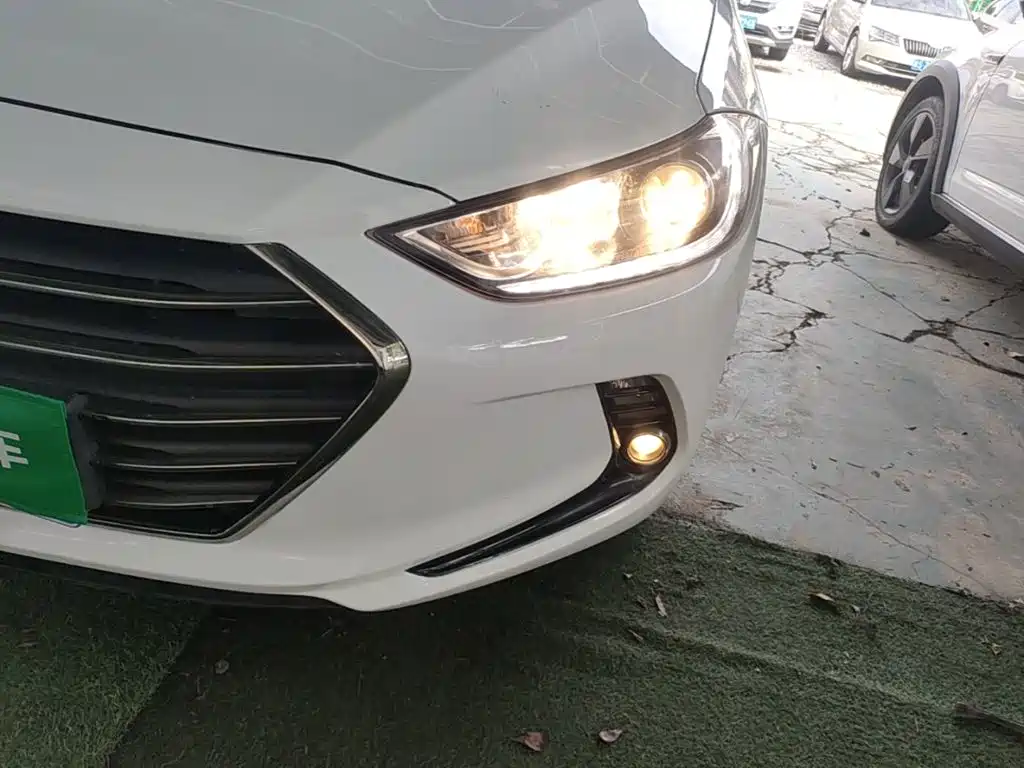 Hyundai Elantra — миниатюра 24