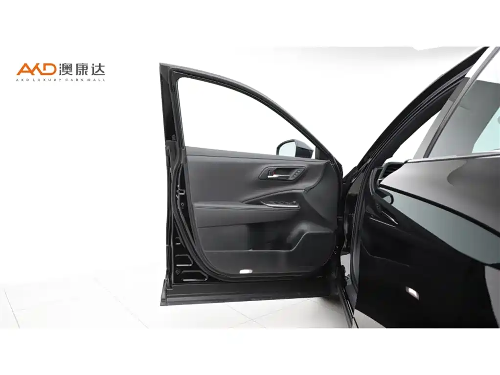 Toyota Crown SportCross SportCross 2023 2.5L SportCross HEV Luxury