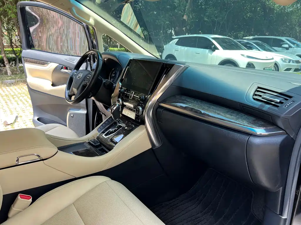 Toyota Alphard 2021 2.5L Luxury