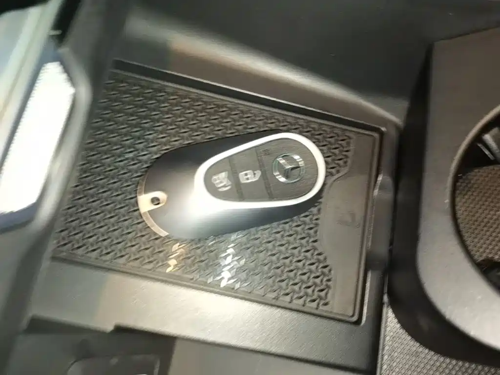 Mercedes-Benz EQE SUV — миниатюра 9