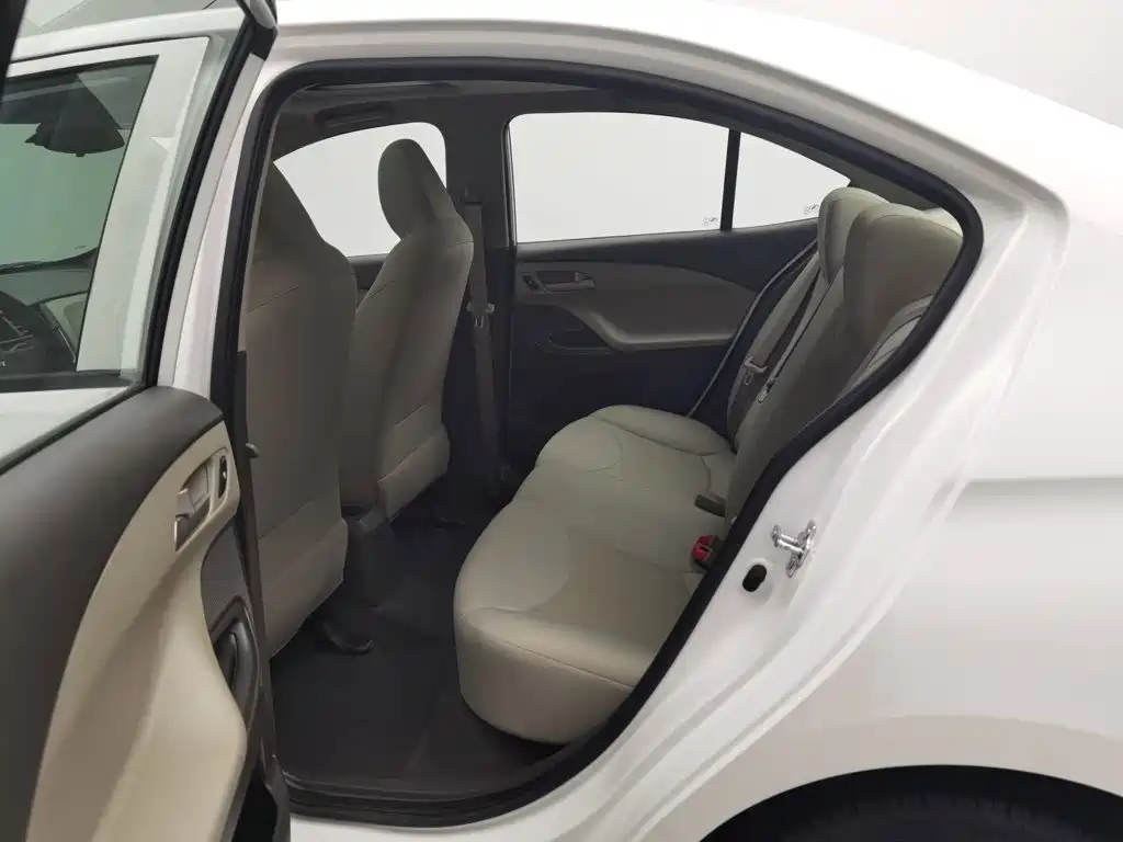 Chevrolet Sail — миниатюра 15