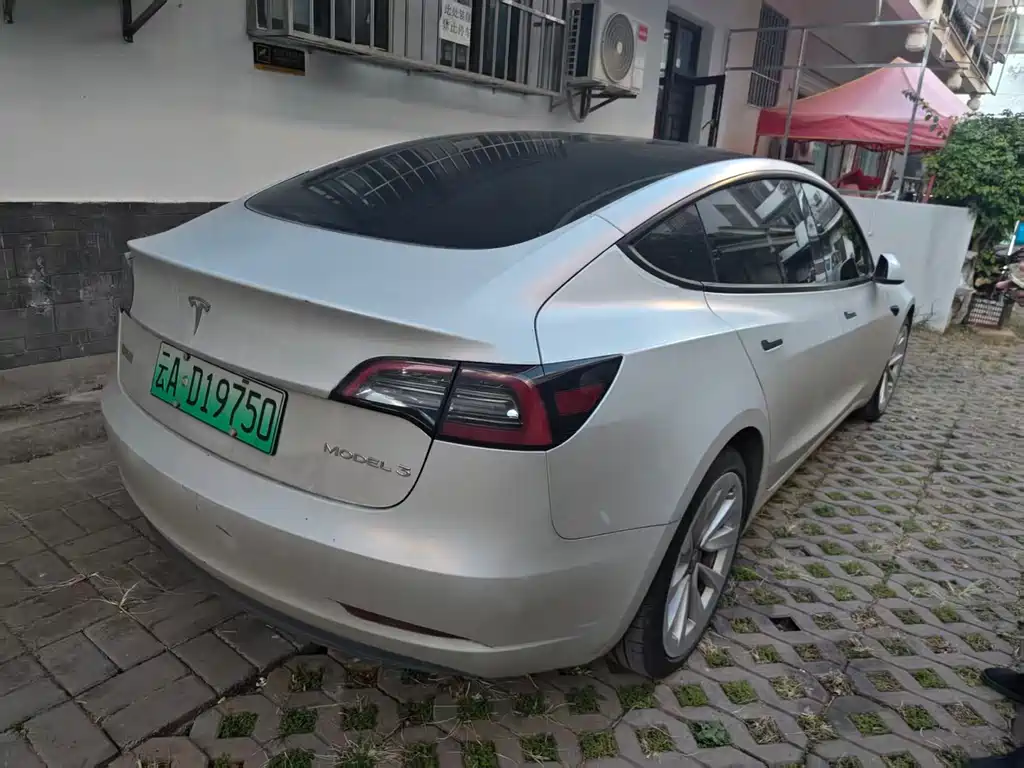 Tesla Model 3 — миниатюра 5