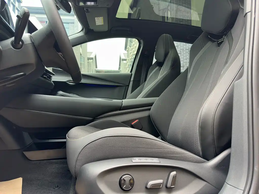 Volkswagen 06 2025 Pure