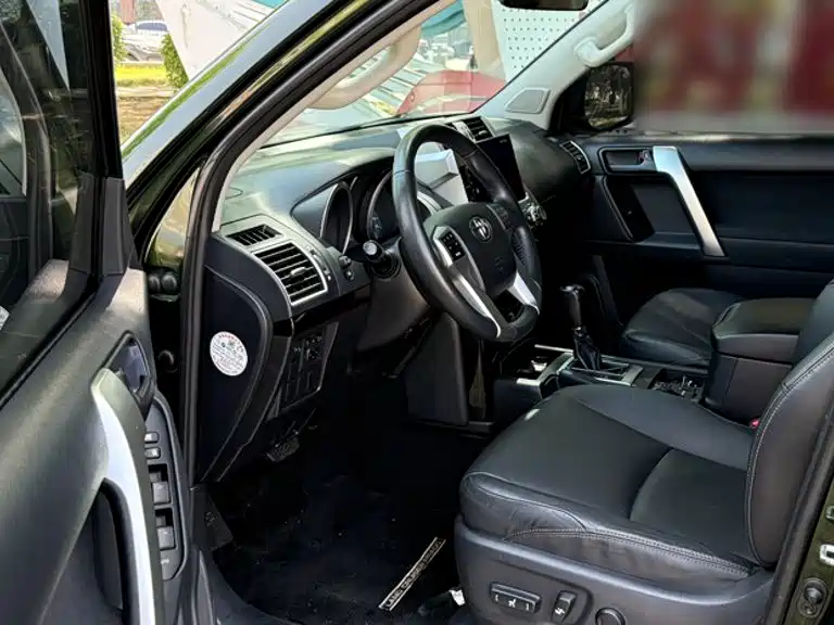 Toyota Land Cruiser Prado 2016 2.7L AT Standard