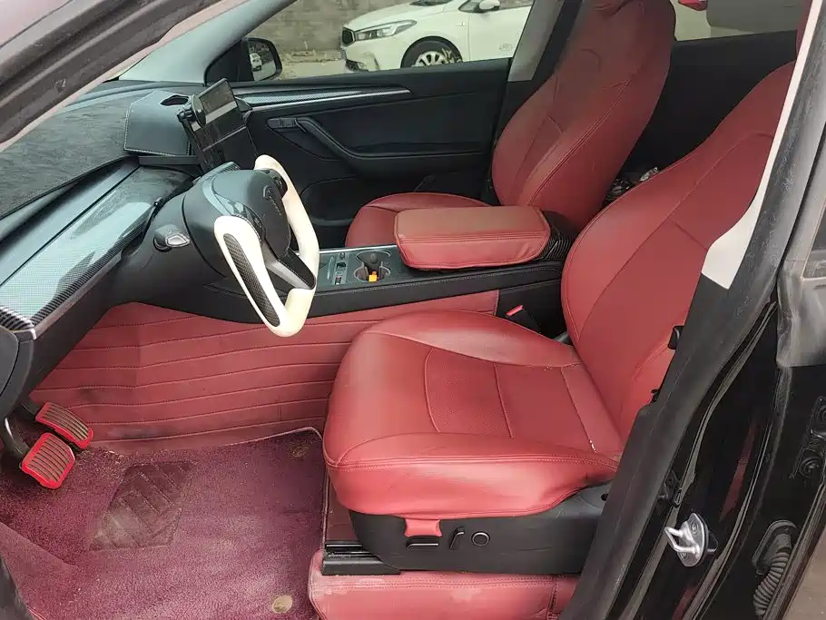 Tesla Model Y — миниатюра 9
